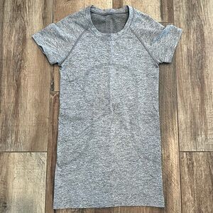 lululemon Swiftly Trch Short Sleeve Shirt 2.0 Heather Gray Short Sleeve Tee